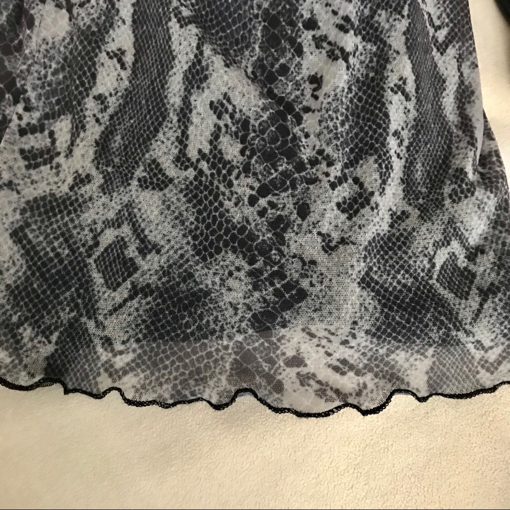 BEBE Gray Snakeskin Top - Picture 5 of 8